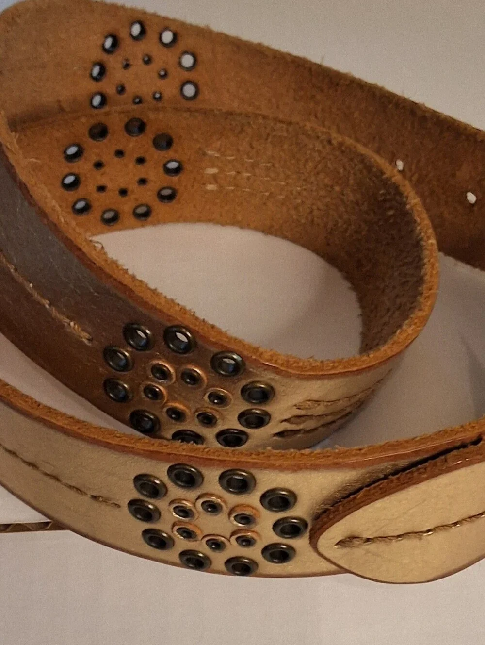 American Eagle Outfitters Distrsssed GoldWestern Metallic Leather Grommet Belt S